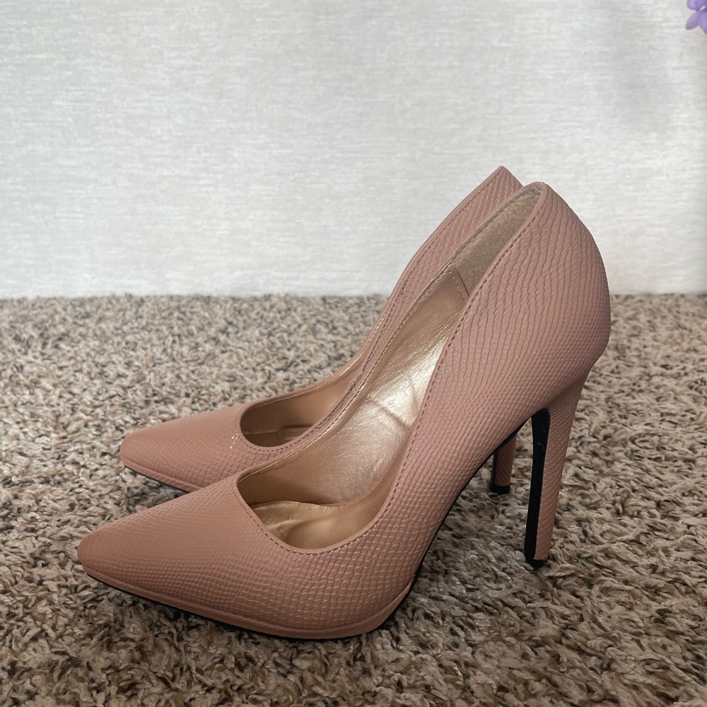 Charlotte Russe Women's Tan Pointed-Toe Snakeskin High Heel Pumps - Picture 9 of 11